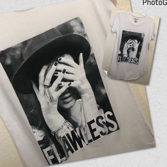 ON FIRE Juniors Flawless T-Shirt Short Sleeve White Black Print NWT - Picture 1 of 13